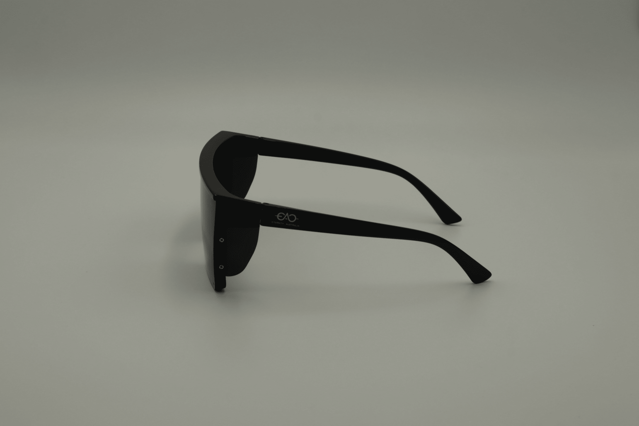 Nova Shield Black